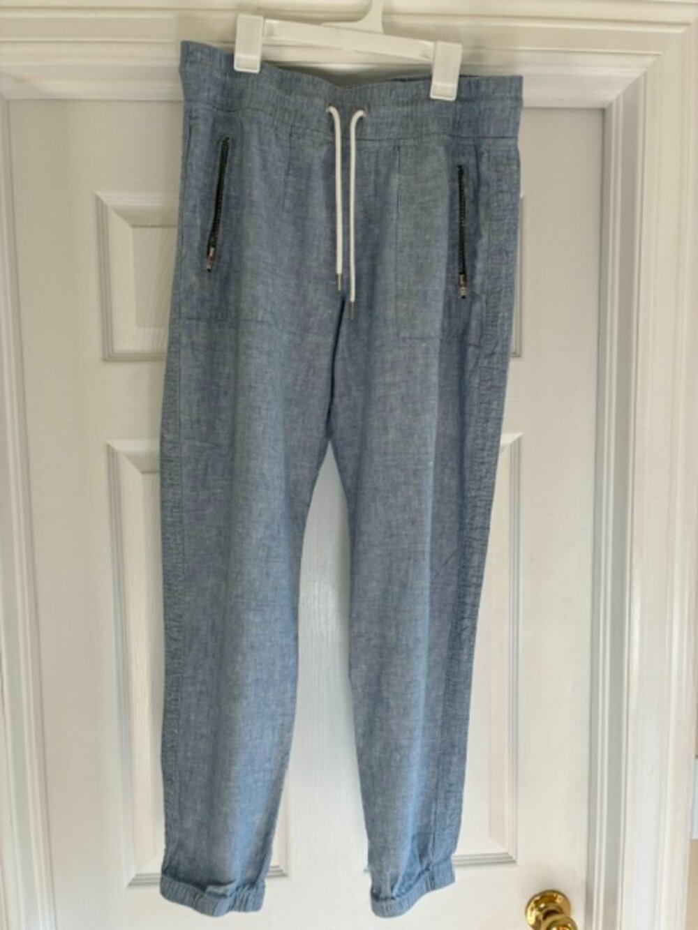 Athleta Cabo 100% Linen chambray blue joggers, size 8, in great condition!